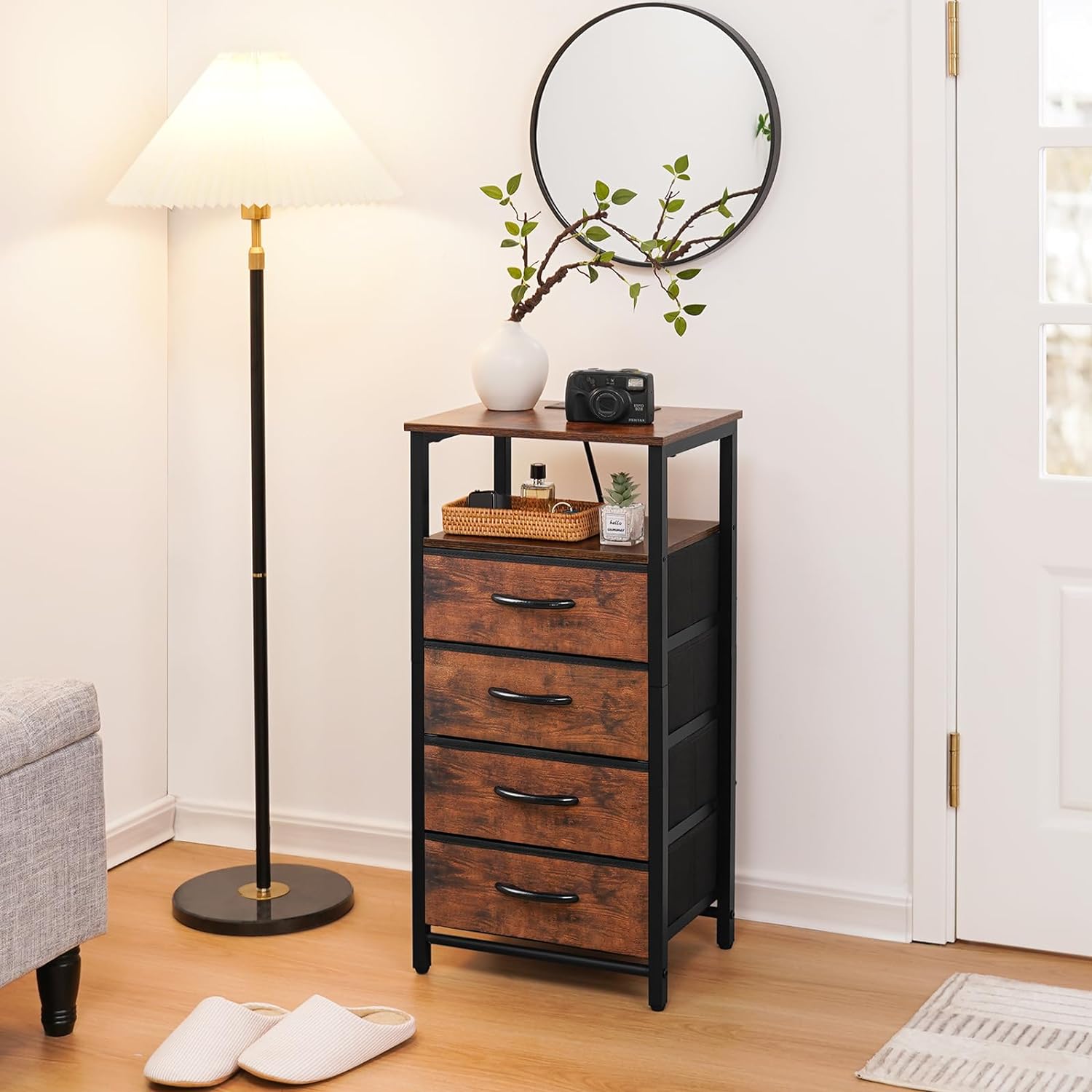 Yoobure Dresser with 4 Storage Drawers and Charging Station, Small Dresser for Bedroom, Tall Dressers & Chests of Drawers, Fabric Side Table for Closet, Nightstand Bedside Tables, Berry Brown